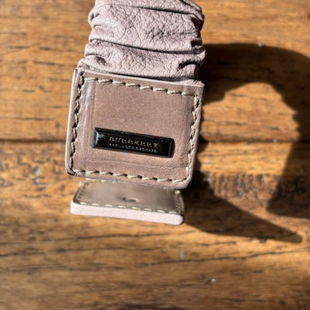 Burberry Ruffled Leather bracelet. - Picture 5 of 6